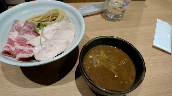 「濃厚魚介豚骨チャーシューつけ麺 大盛」@麺処 景虎 新越谷ヴァリエ店の写真