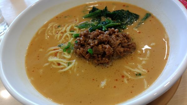 「ピリ辛担々麺８０９円」@ジョナサン 山下公園店の写真