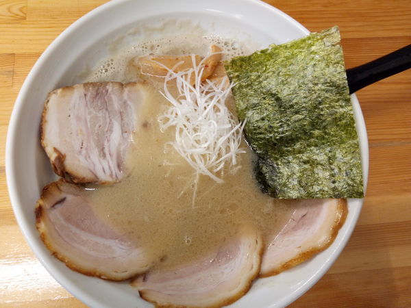 「【限定】鯛煮干の鶏白湯+チャーシュー増」@いっぽしの写真