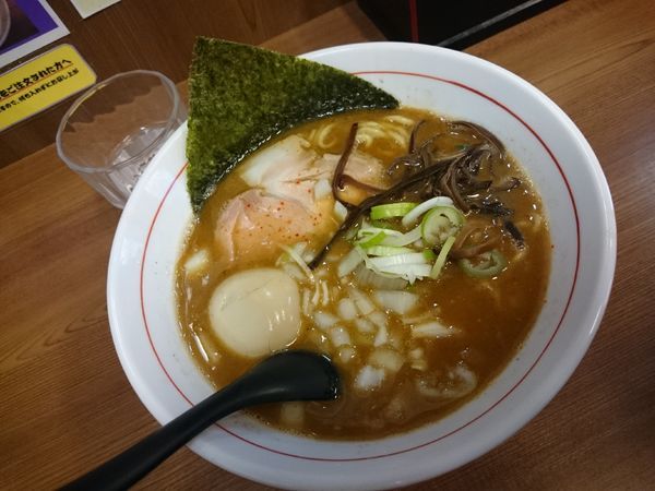 「限定 辛魚介豚骨醤油ラァメン」@ラァメン ぼーんずの写真