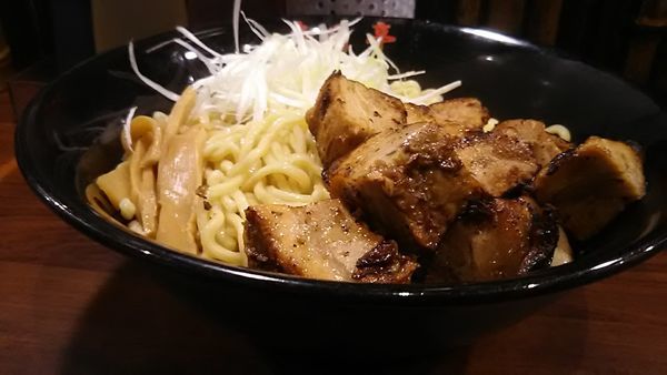 「角切肉油そば 大盛り」@油そば専門店 春日亭 池袋本店の写真