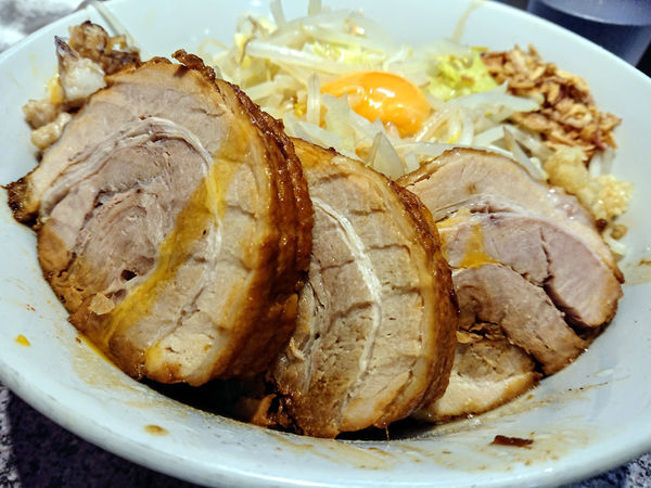 「汁なしそば＋豚マシ」@ラーメン宮郎の写真