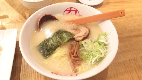 「九十九豚骨ラーメン」@九十九とんこつラーメン 恵比寿本店の写真