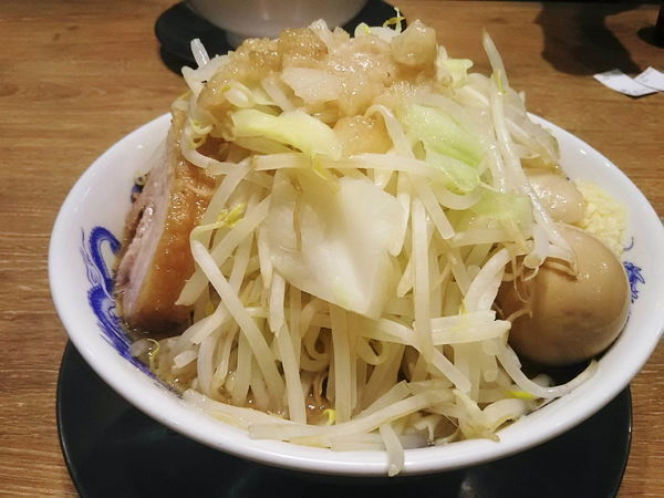 「味玉ラーメン全増し（ニンニク）780円」@ジャンクガレッジ 狭山店の写真