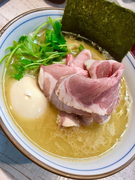 「【気まぐれ限定】カンパチの中華そば (味玉入り) ￥900」@中華そば 四つ葉の写真