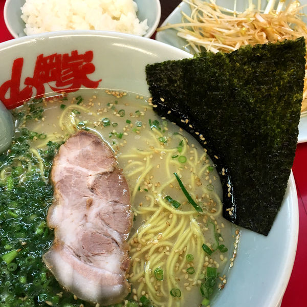 「朝ラーメン450円　小ライス120円　和えネギ クーポン」@ラーメン山岡家 足利店の写真