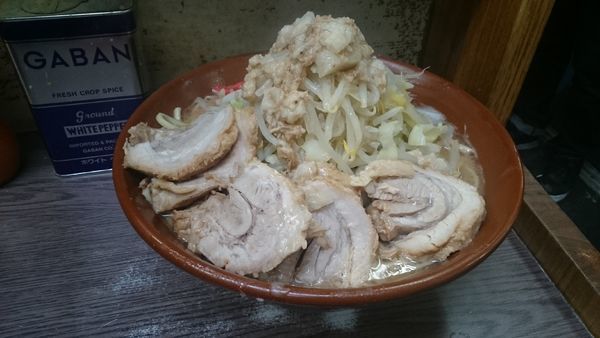 「麺増し大小豚・(ヤサイアブラベニ)￥８４０」@ラーメン二郎 横浜関内店の写真