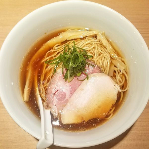 「醤油らぁ麺800円」@らぁ麺 はやし田 新宿本店の写真