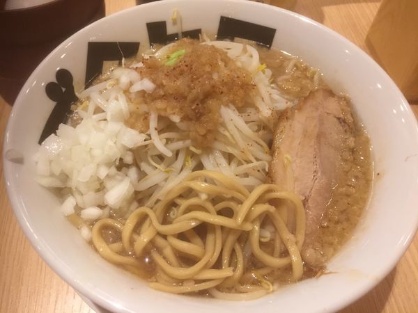 「ブタメン(並)¥780+生卵¥50+たまねぎ¥100」@ラーメンブタヒロの写真