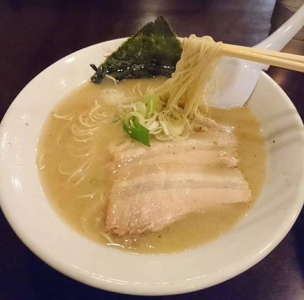 「魚だし豚骨ラーメン」@とまと家の写真