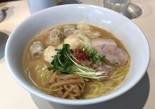 「肉･海老わんたんばいたん＋ライス(930円＋100円)」@らぁ麺 ひなたの写真