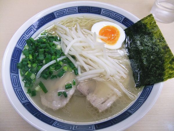 「塩とんこつラーメン（600円）」@八作の写真