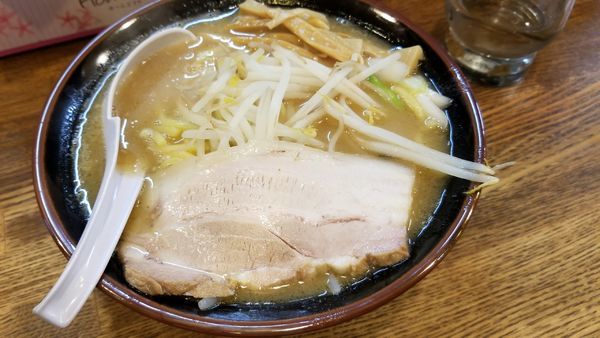 「いつもの豚骨味噌いつものお値段　太麺」@らあめん 寸八 総本店の写真