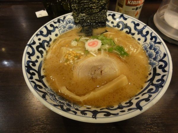 「らー麺　780円 　缶ビール一番搾り　280円」@東京駅 斑鳩の写真