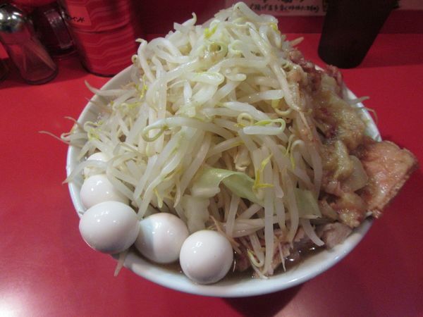 「豚そば肉Ｗ入り（９００円）＋うずら」@ひたちなか大盛軒の写真