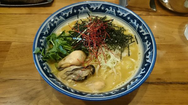 「牡蠣の拉麺 + 牡蠣」@麺や佐市の写真