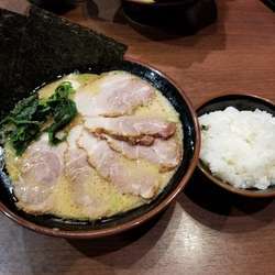 醤油チャーシュー麺