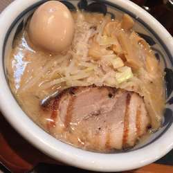 背拉豚みそ背脂3倍らーめん 830円