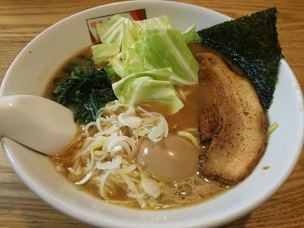 「醤油豚骨ラーメン　＋味玉　※クーポンで６００円」@麺屋しるしの写真