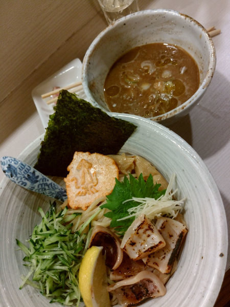 「【ゲリラ限定】寒中烏賊冷やしつけそば900円＋ポン酒」@麺処 きなりの写真