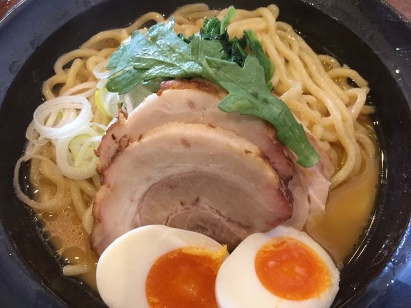 「こってり正油らーめん（大）」@鶏らーめん  極楽鳥の写真