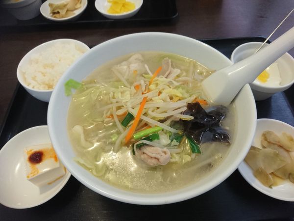 「野菜たっぷり湯麺定食 680円」@天香餃子の写真