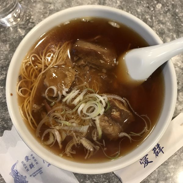 「牛腩湯麵（牛バラ肉そば）」@愛群の写真