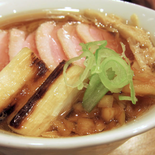「鴨コンフィ麺 1,000円（丸太白葱・漬け玉葱）」@らーめん 鴨to葱の写真