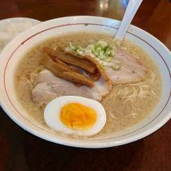醤油ラーメン650円大盛り100円半ライスランチ無料
