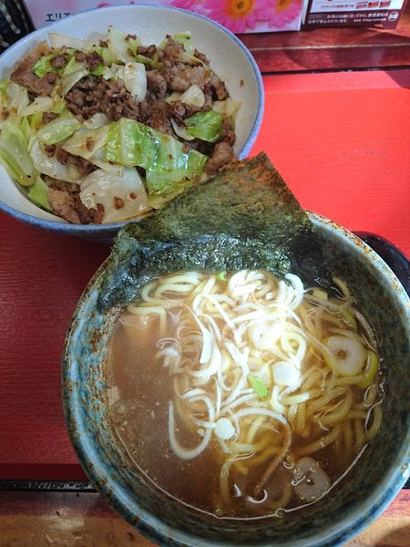 「ランチ 680円 (半ラーメン・牛塩だれ焼肉丼)」@まぐろラーメン 大門の写真