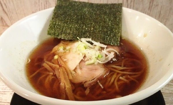 「醤油ラーメン(730円)」@らーめん 羊と狼の写真