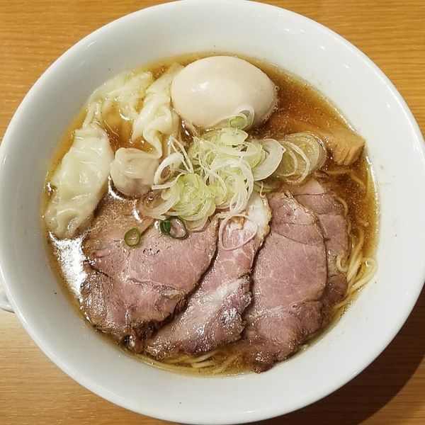 「特製中華そば　ワンタントッピング」@中華そば コヨシの写真