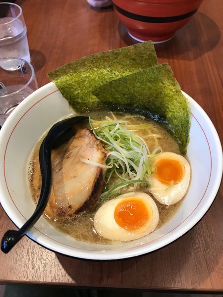 「濃厚豚骨醤油ラーメン」@麺屋雷神 東武練馬店の写真