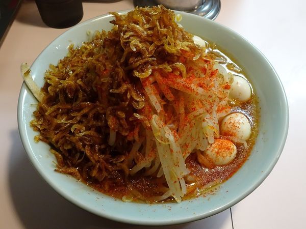 「M.O.（850円）＋ウズラの玉子（100円）ニンニク唐辛子」@成蹊前ラーメン 吉祥寺の写真