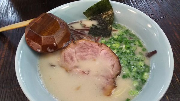 「博多ラーメン ￥650 +半替玉 ￥70」@長浜屋台ラーメン 博多っ子 関内店の写真