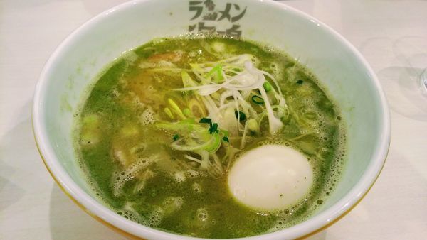 「ラーメンジェノバ」@ラーメン海鳴 福岡空港店の写真