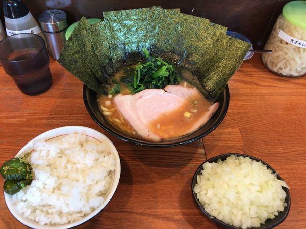 「ラーメン+のり+ライス+玉ねぎ」@末廣家の写真
