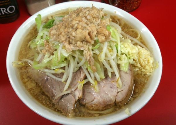 「小　麺少なめ　ニンニクアブラ　700円」@ラーメン二郎 神田神保町店の写真