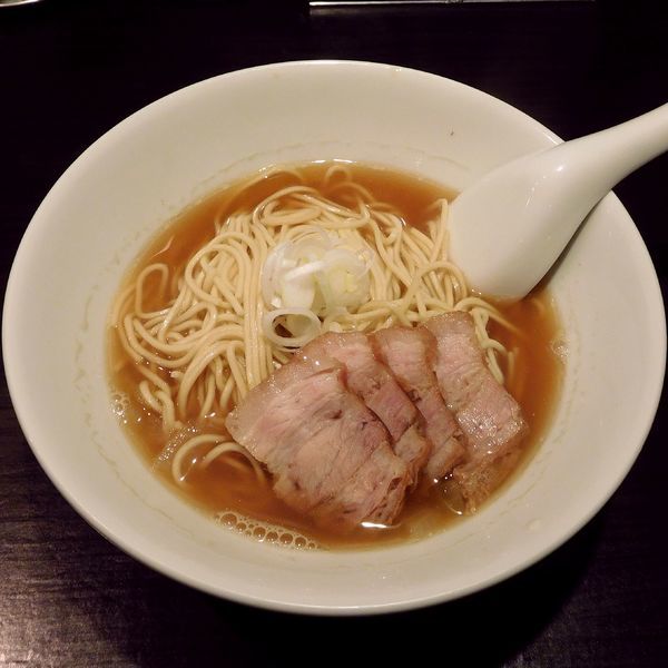 「比内鶏肉そば 小（焼豚4枚 750円）」@自家製麺 伊藤 銀座店の写真