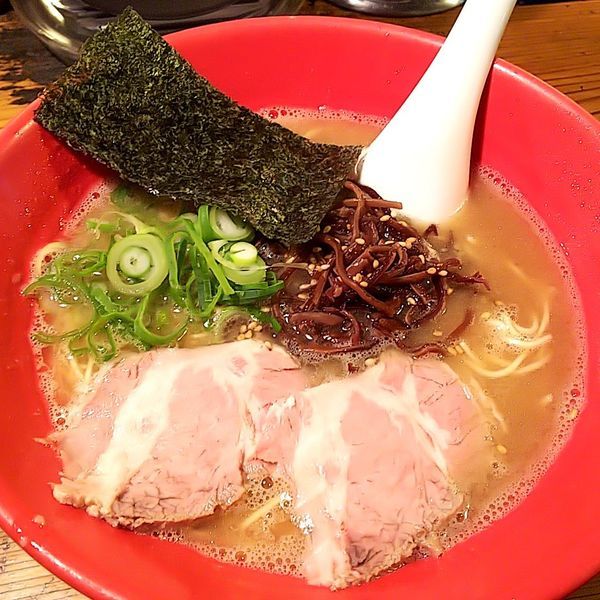 「ラーメン（バリカタ）＋半替え玉」@元祖長浜 大学ラーメンの写真