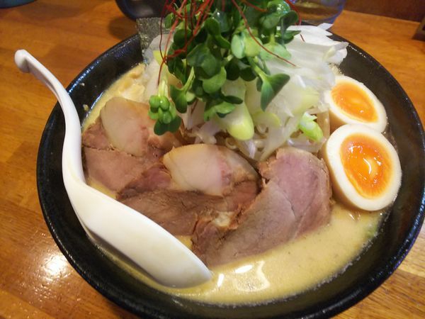 「白湯味噌そば」@麺屋 鶏口の写真