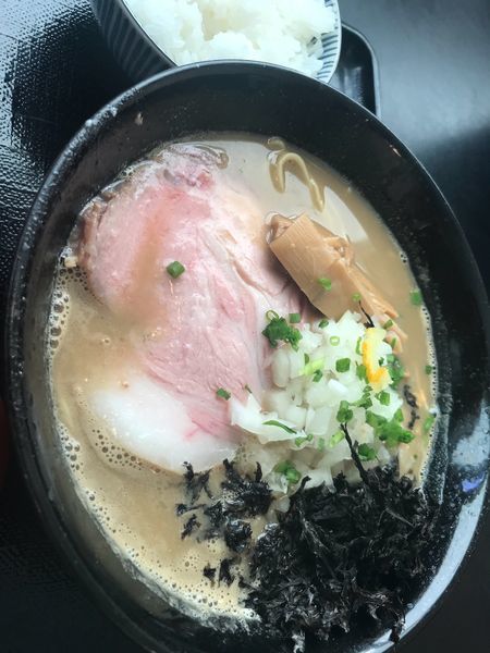 「豚骨煮干しそば 800円 半ライス無料」@煮干し中華そば つけ麺 海猫の写真