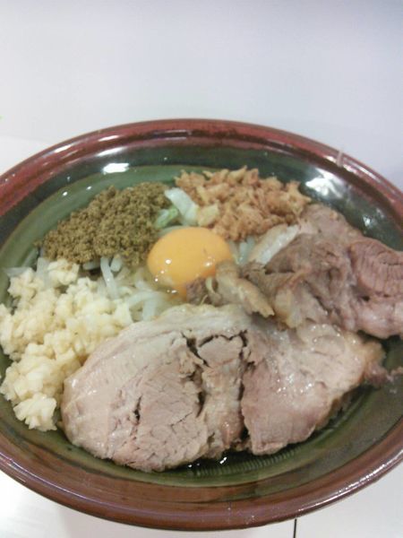 「ミニラーメン＋汁なし＋豚１枚　８５０円」@ハイパーファットンの写真