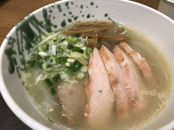 「こんにゃくらーめん880円＋鶏チャーシュー100円（外税）」@G麺7-01の写真