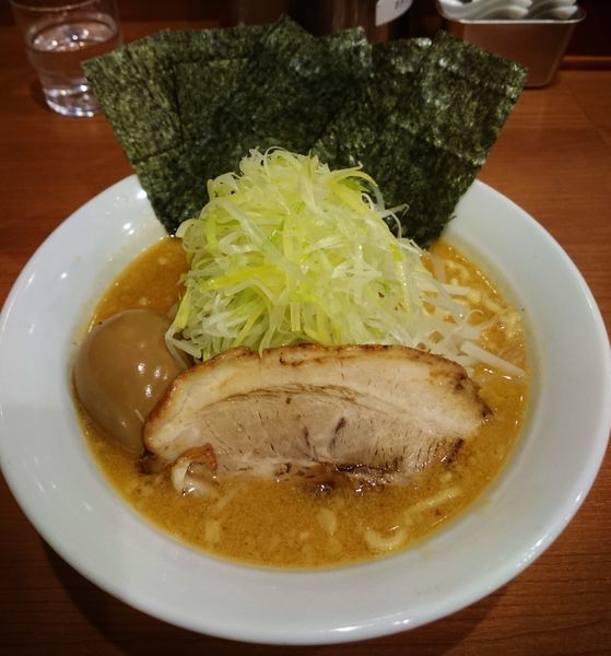 「濃厚背脂味噌＋味玉＆海苔＝1050円」@中華そば 七麺鳥の写真