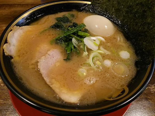 「豚骨醤油＋味玉　※クーポンで５００円」@きまはち家 たすろう商店の写真