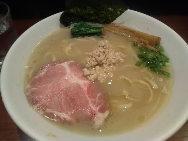 「濃厚鶏白湯ラーメン800円+替玉平日ランチ1回無料」@自家製麺 麺処 東行の写真