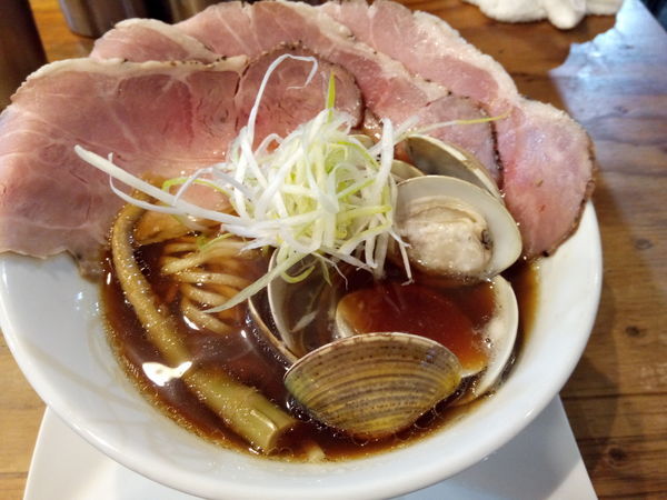 「はまぐりラーメン+レア焼豚２枚増」@くそオヤジ最後のひとふりの写真