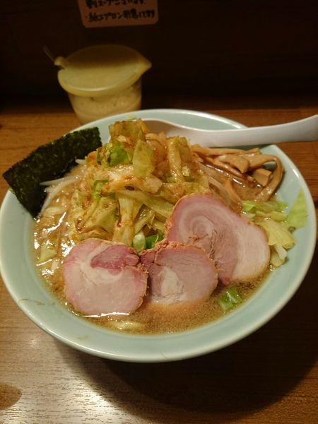 「らーめん+ヤサイ　830円」@麺通の写真