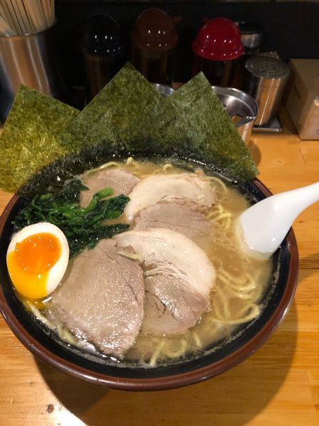 「チャーシュー麺中盛、硬め濃いめ」@上尾らぁめん 本店の写真